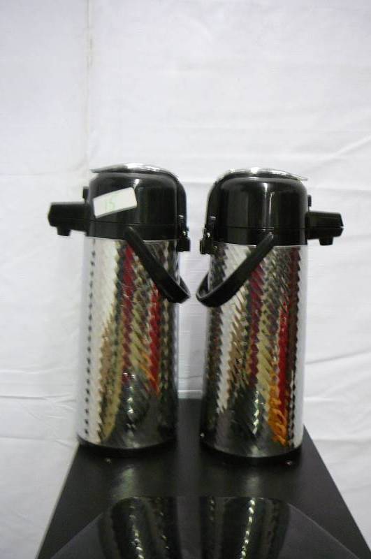 lot 15 image: COMMERCIAL GRADE AIRPOTS