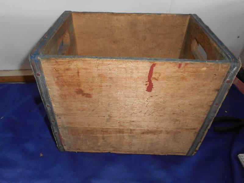 VINTAGE LAND O LAKES WOODEN CRATE