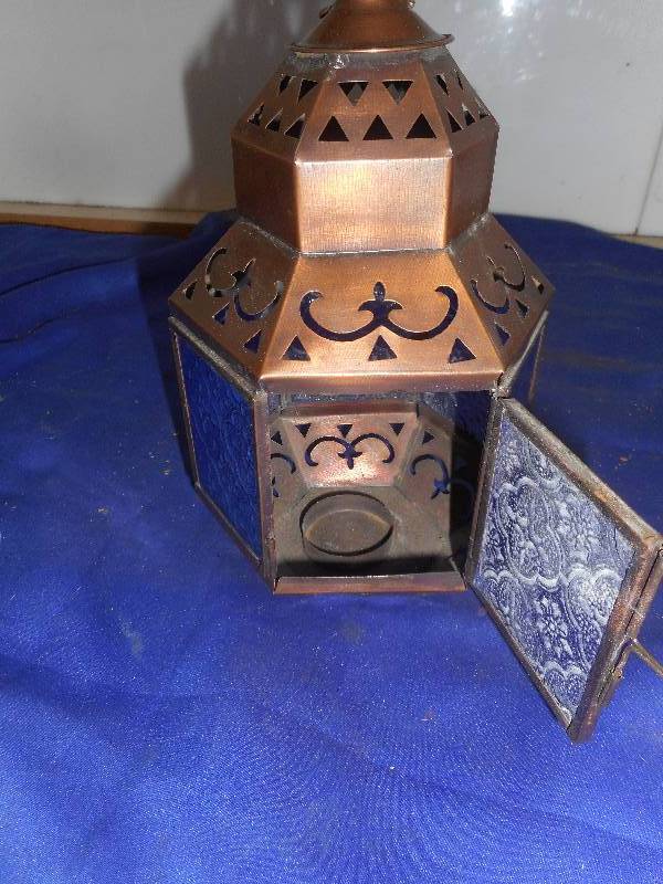 COLLECTIBLE HANGING CANDLE HOLDER