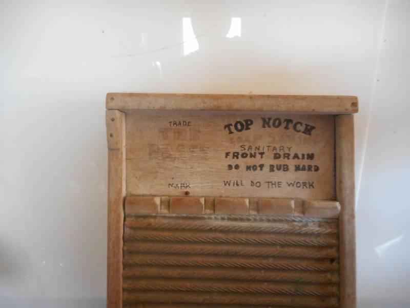 ANTIQUE TOP NOTCH WASH BOARD