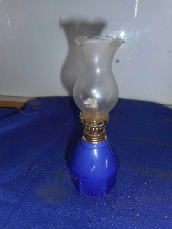 COLLECTIBLE OIL LAMP