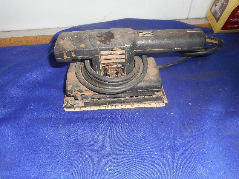 BLACK N DECKER FINISHING SANDER