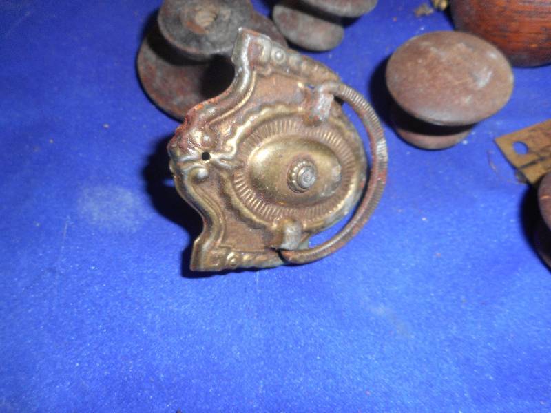 VINTAGE NOBS AND BRASS PIECES