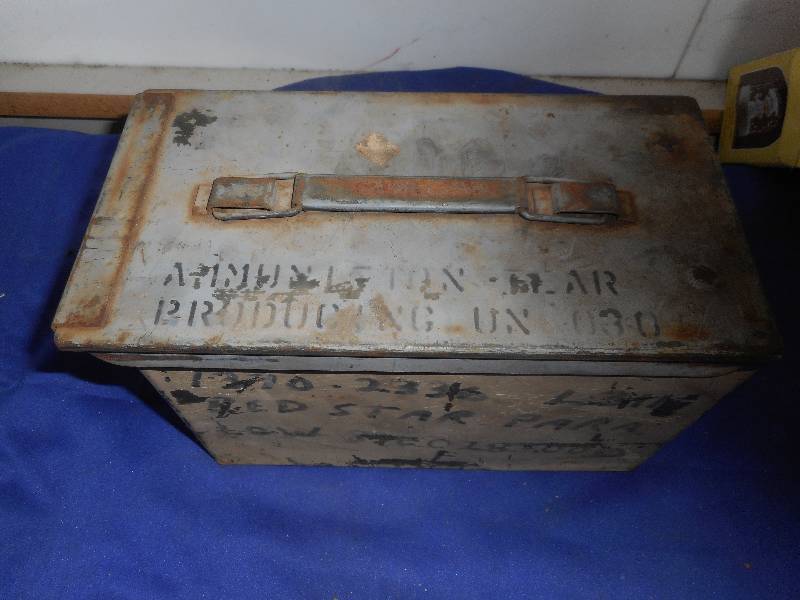 VINTAGE METAL AMMO BOX