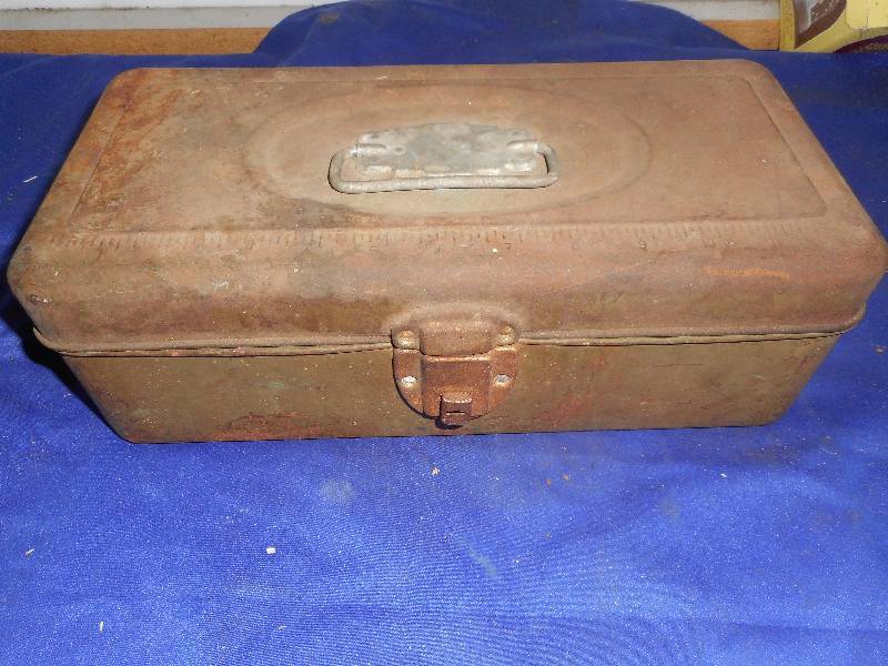ANTIQUE METAL TACKLE BOX