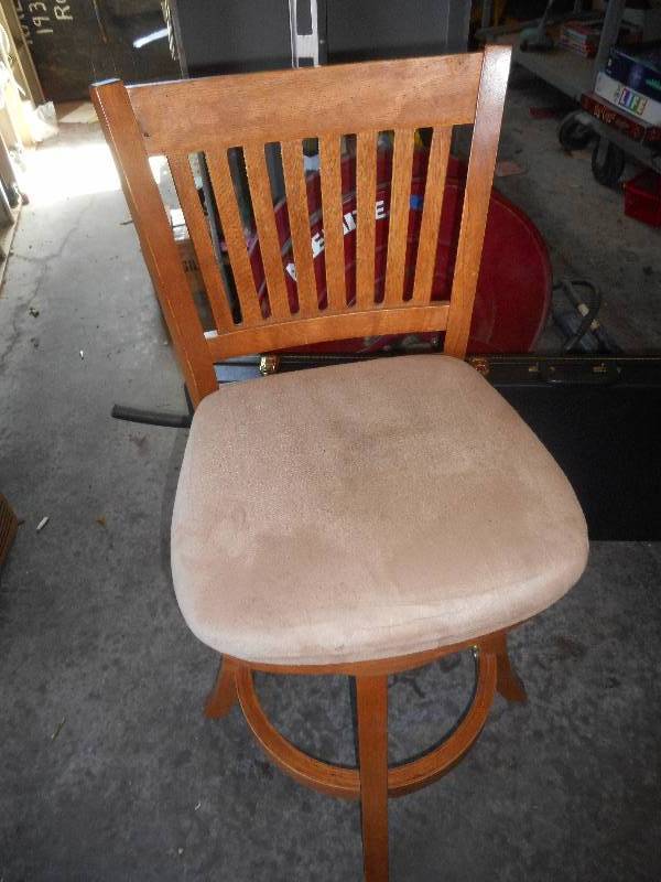 HEAVY WOOD BAR STOOL WITH PADDED SEAT