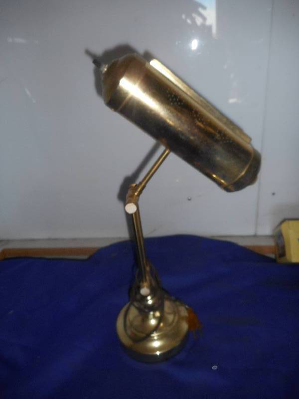 VINTAGE METAL LAMP