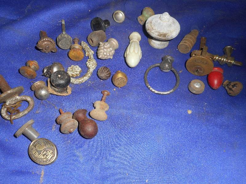 ANTIQUE KNOBS