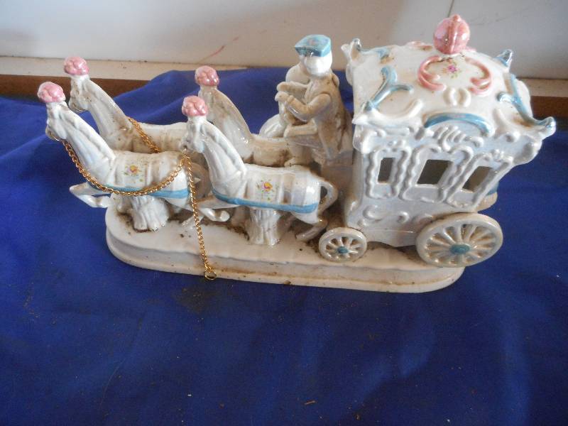 ANTIQUE PORCELIAN STAGE COACH