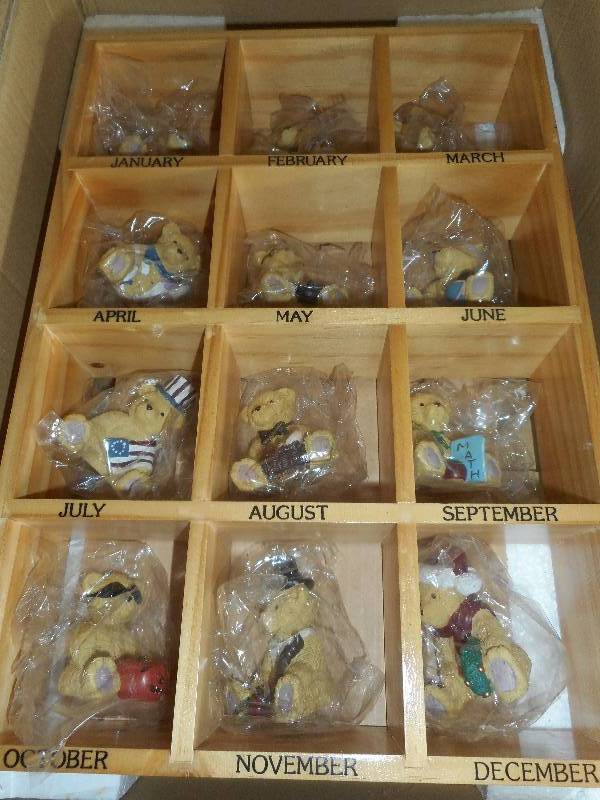WOODEN MONTH CALANDER