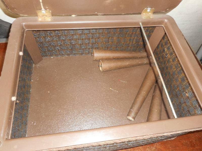 VINTAGE WICKER SEWING BASKET