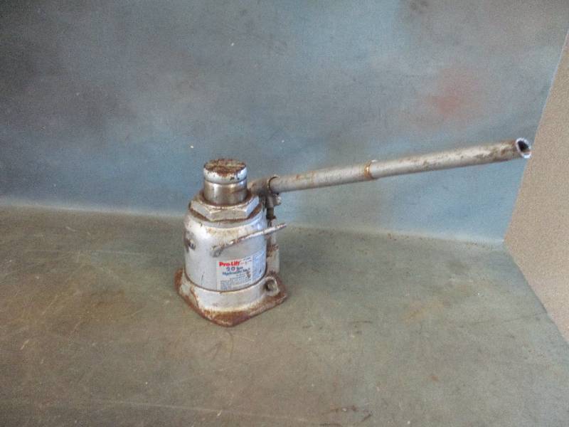 lot 5 image: Hydraulic Jack