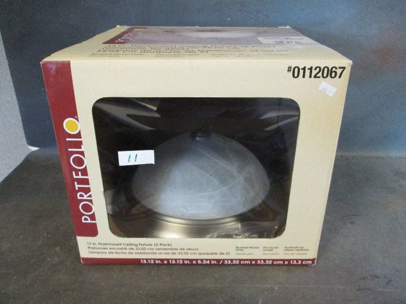 lot 11 image: Ceiling Fixture