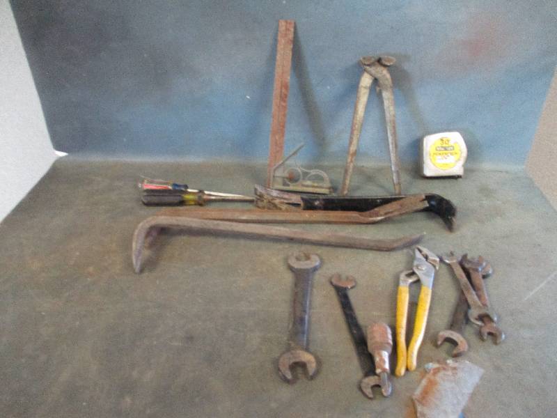 lot 15 image: Tools