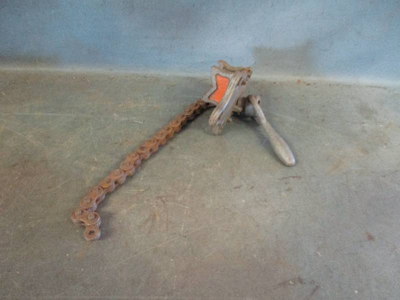 lot 16 image: Chain, Pipe Vise