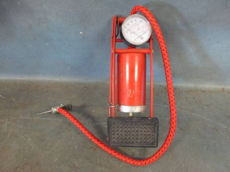 lot 17 image: Air Pump