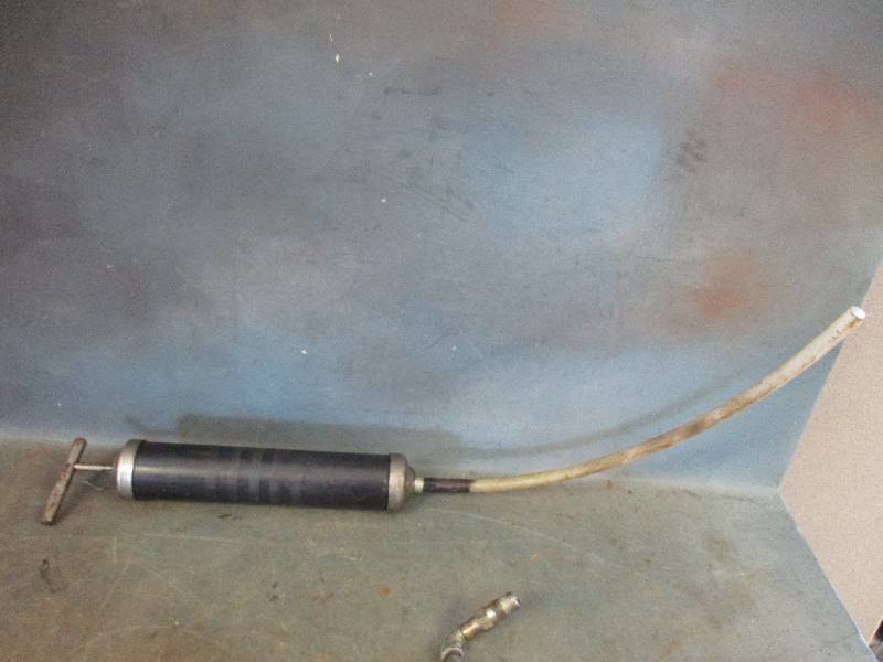 lot 29 image: Grease Guns