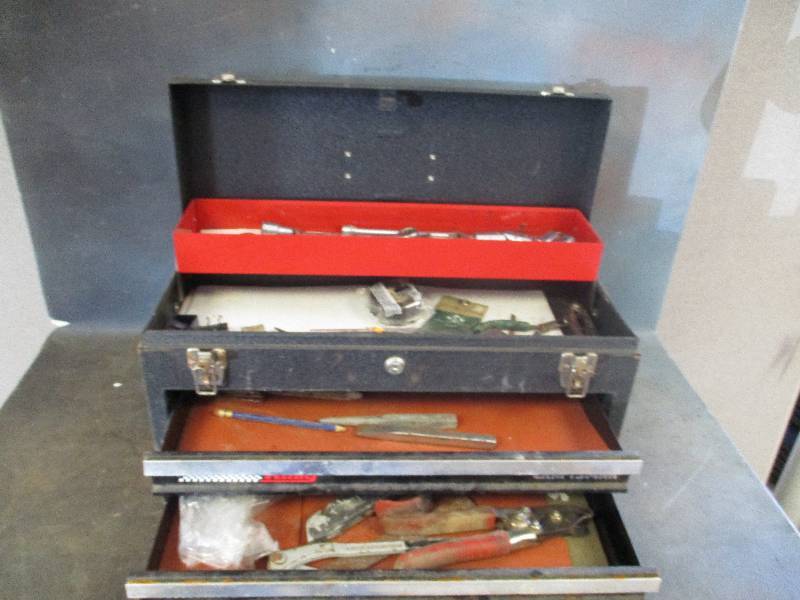 lot 40 image: Craftsman Rally Box & Tools