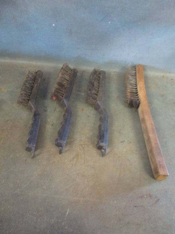 lot 46 image: Wire Brushes