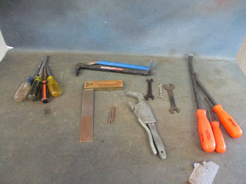 lot 75 image: Tools