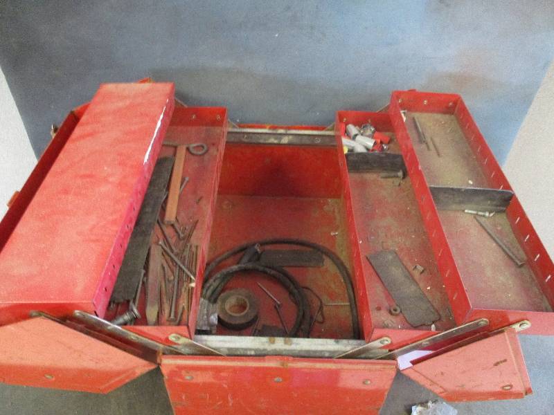 lot 81 image: Tool Box