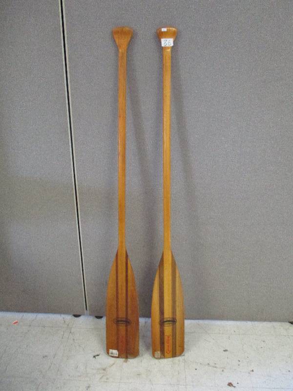 lot 86 image: Paddles