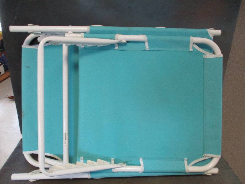 lot 98 image: Lawn Chair Lounger