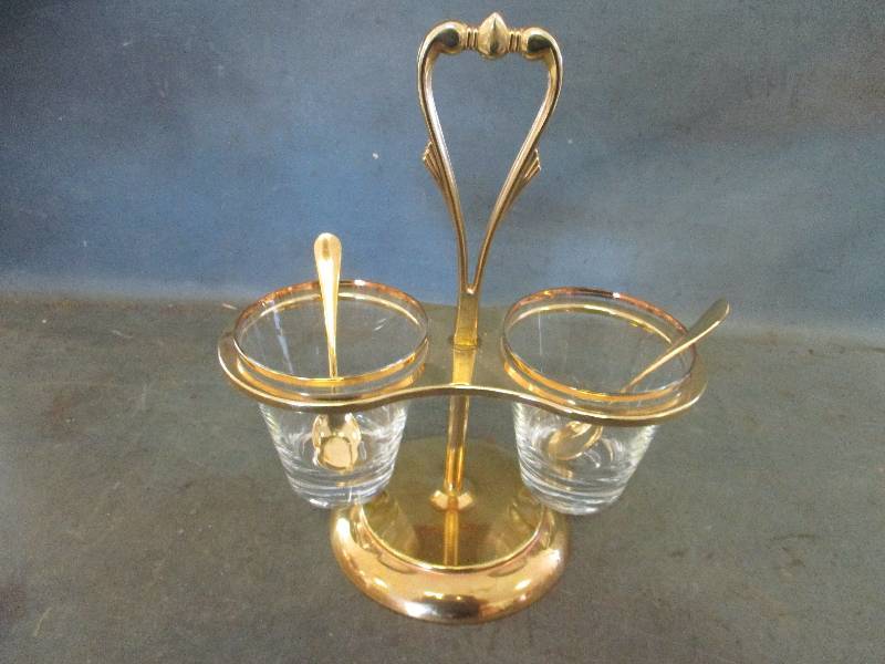 lot 107 image: Condiment Server