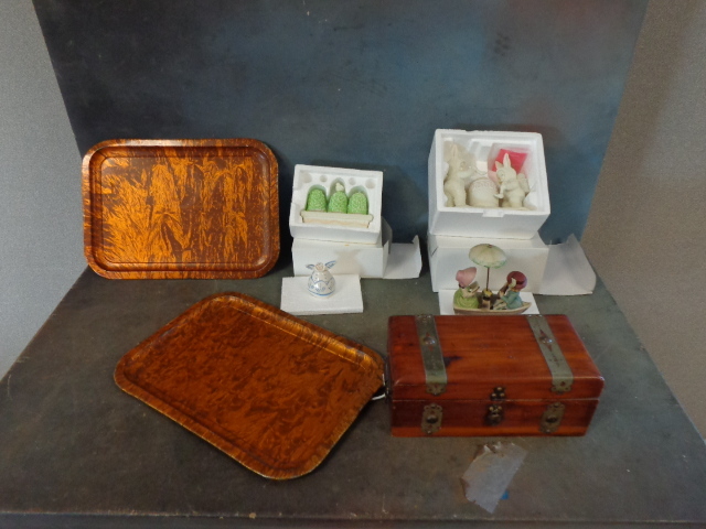 lot 140 image: Jewelry, Trays & Knick Knacks