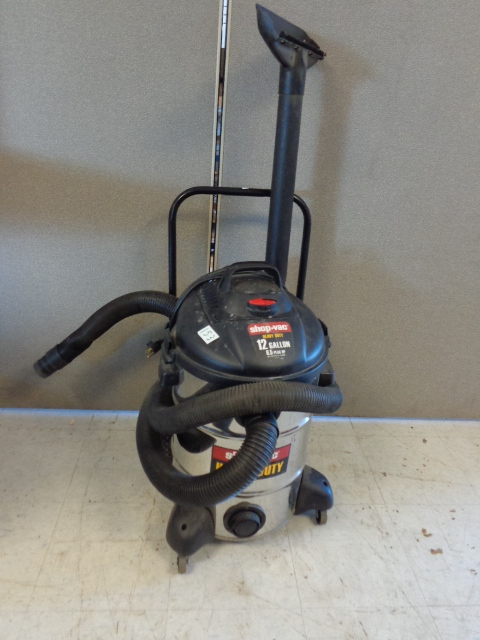 lot 153 image: Heavy duty Shop Vac