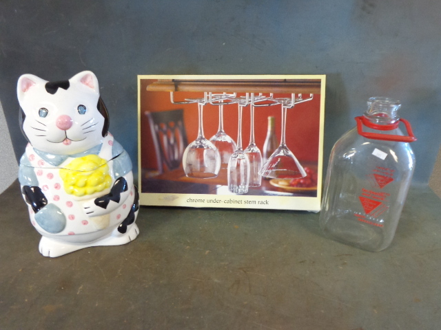 lot 131 image: Stem Rack, Cat Cookie Jar & Milk Jug