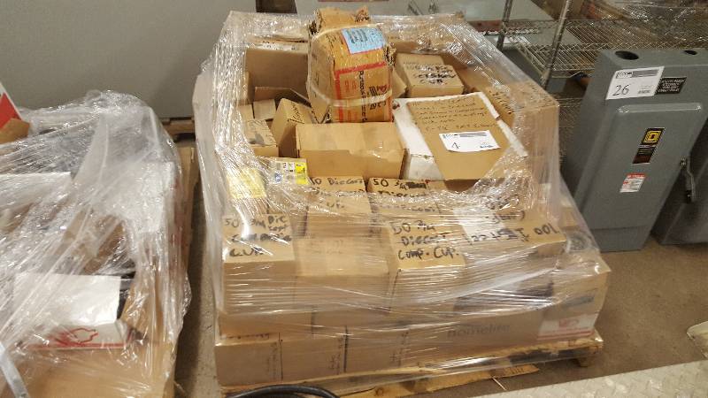 lot 4 image: Lot of Electrical Service Box Parts Including 12 - 1 12 EMT Steel & Diecast Set Screw & Compression Connectors & Couplings Lock Nuts, 1-1.5 EMT Elbows