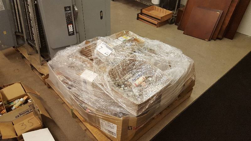 lot 7 image: Pallet Lot of Fuses
