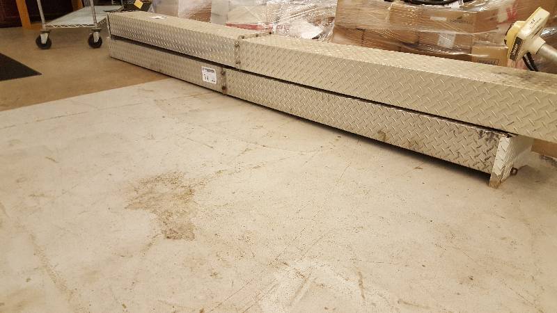 lot 34 image: Locking Metal Truck Box