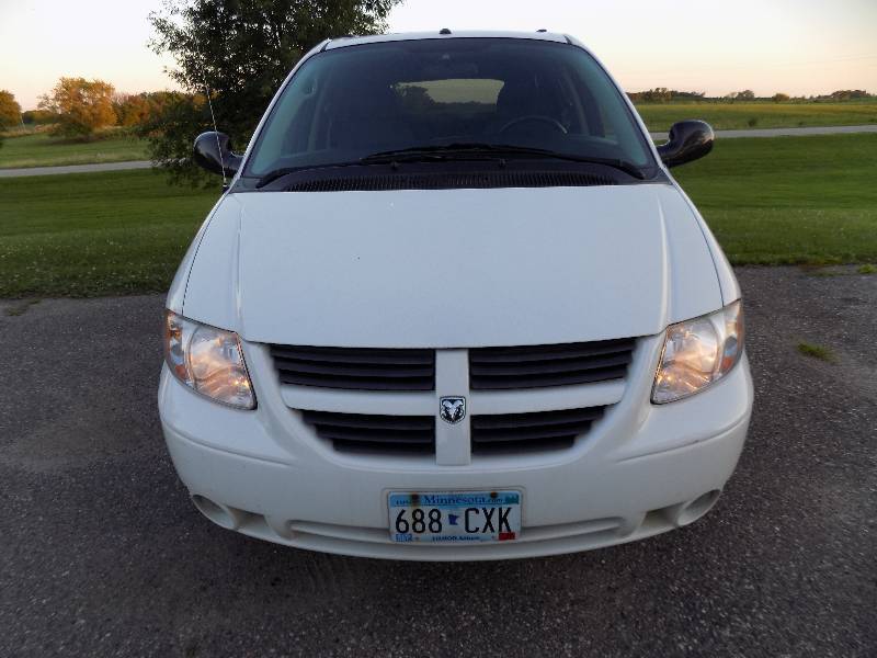 lot 3 image: 2007 Dodge Grand Caravan SXT