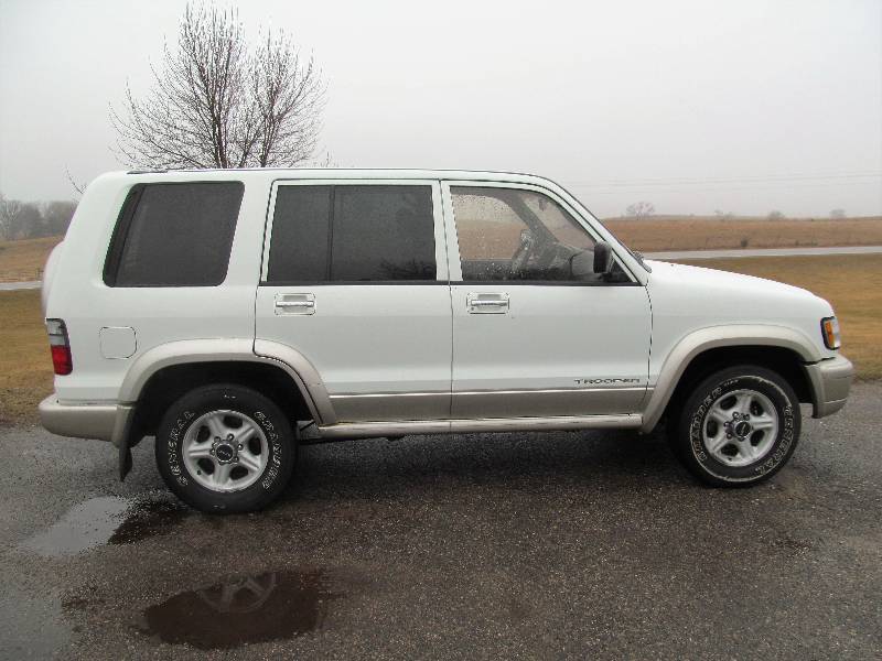 lot 5 image: 2001 Isuzu Trooper 4x4
