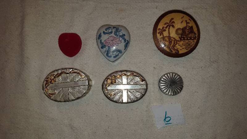 Lot of Jewelry Cases.   Please view pictures closely.
