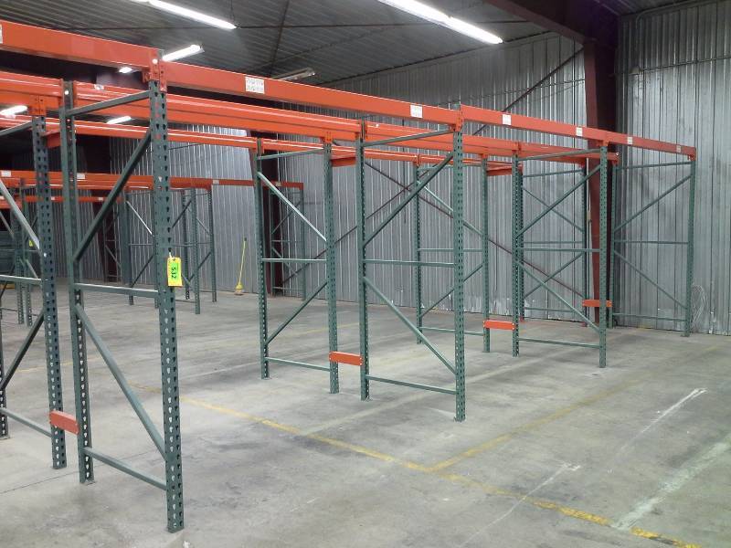 lot 532 image: 8 Pallet Racking  - 4 Uprights, 8 Crossbeams