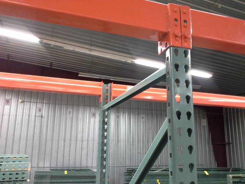lot 542 image: 8 Pallet Racking  - 2 Uprights, 2 Crossbeams