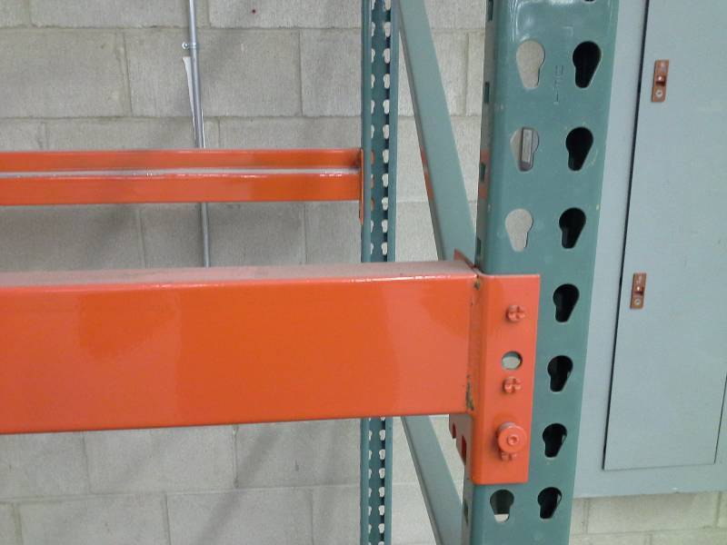 lot 549 image: 8 Pallet Racking  - 2 Uprights, 4 Crossbeams
