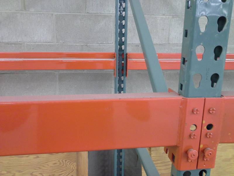 lot 551 image: 8 Pallet Racking  - 2 Uprights, 4 Crossbeams