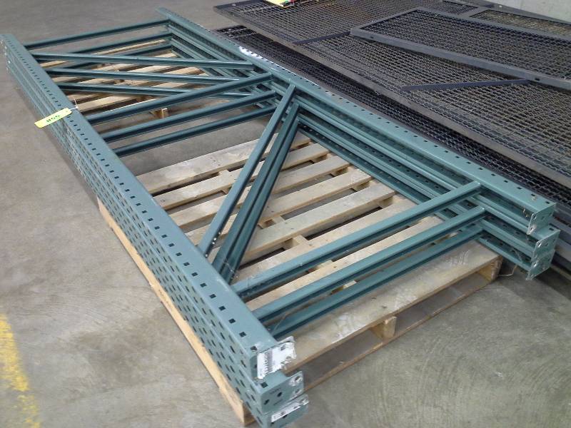 lot 558 image: 10 Pallet Racking  - 3 Uprights