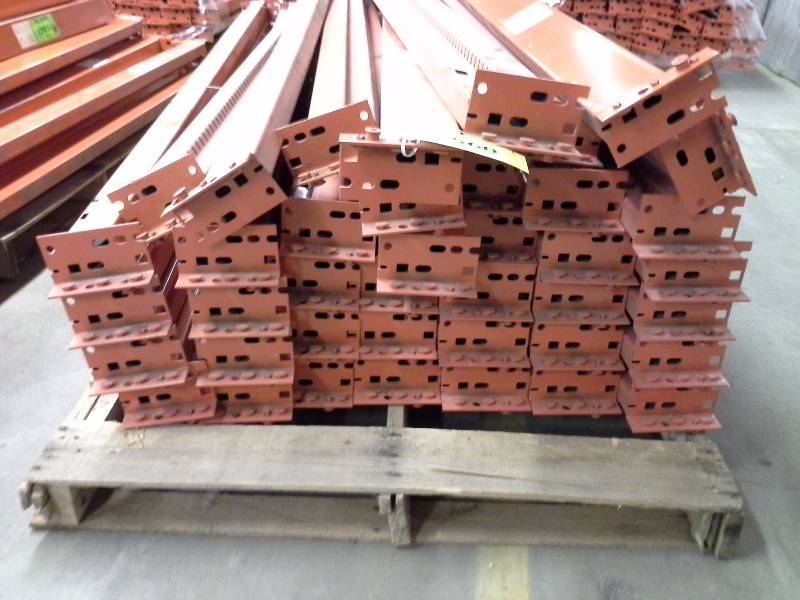 lot 560 image: Pallet Racking  - 40 Crossbeams