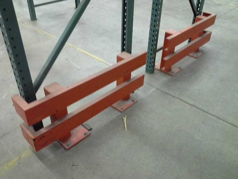 lot 578 image: 8 - L Shaped Corner Racking Guards