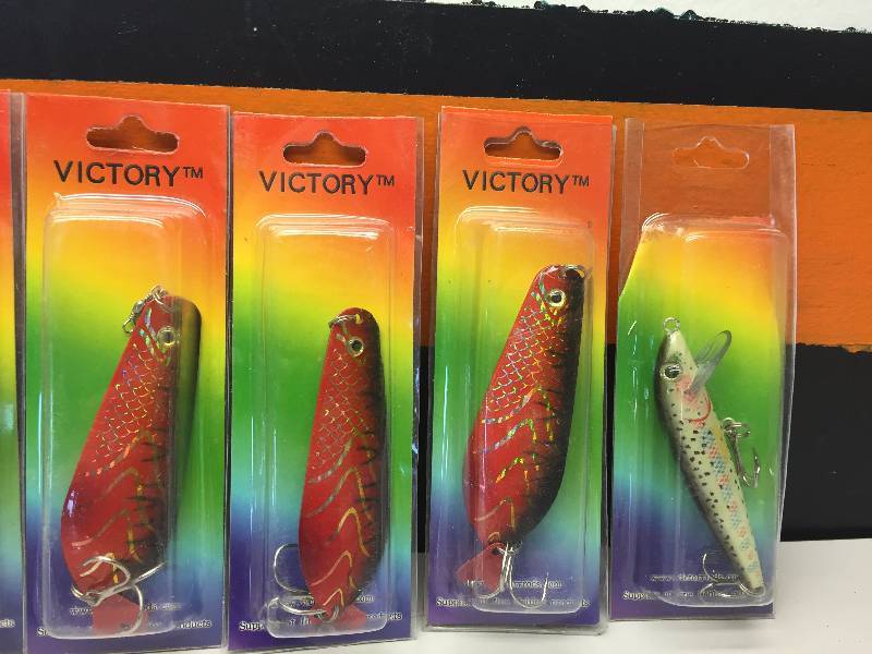 FISHING LURES (7)