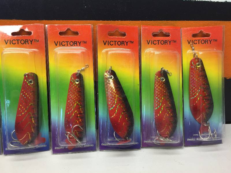 FISHING LURES (8)
