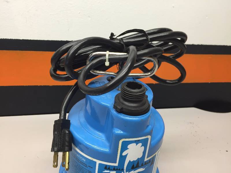 GEYSER  PORTABLE SUBMERSIBLE CENTRIFUGAL PUMP, BOW SAWS LARGE (4)