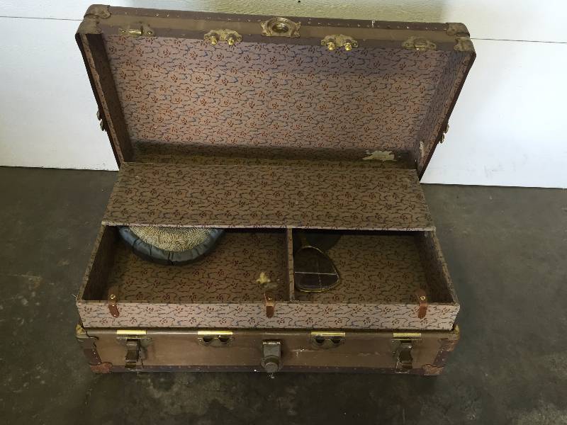 VINTAGE TRUNK WITH TRAY AND DIVIDERS