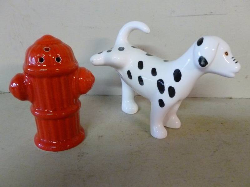 Salt & Pepper Shaker Set