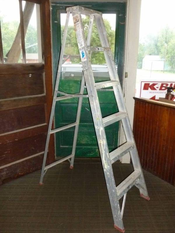 Aluminum Step Ladder